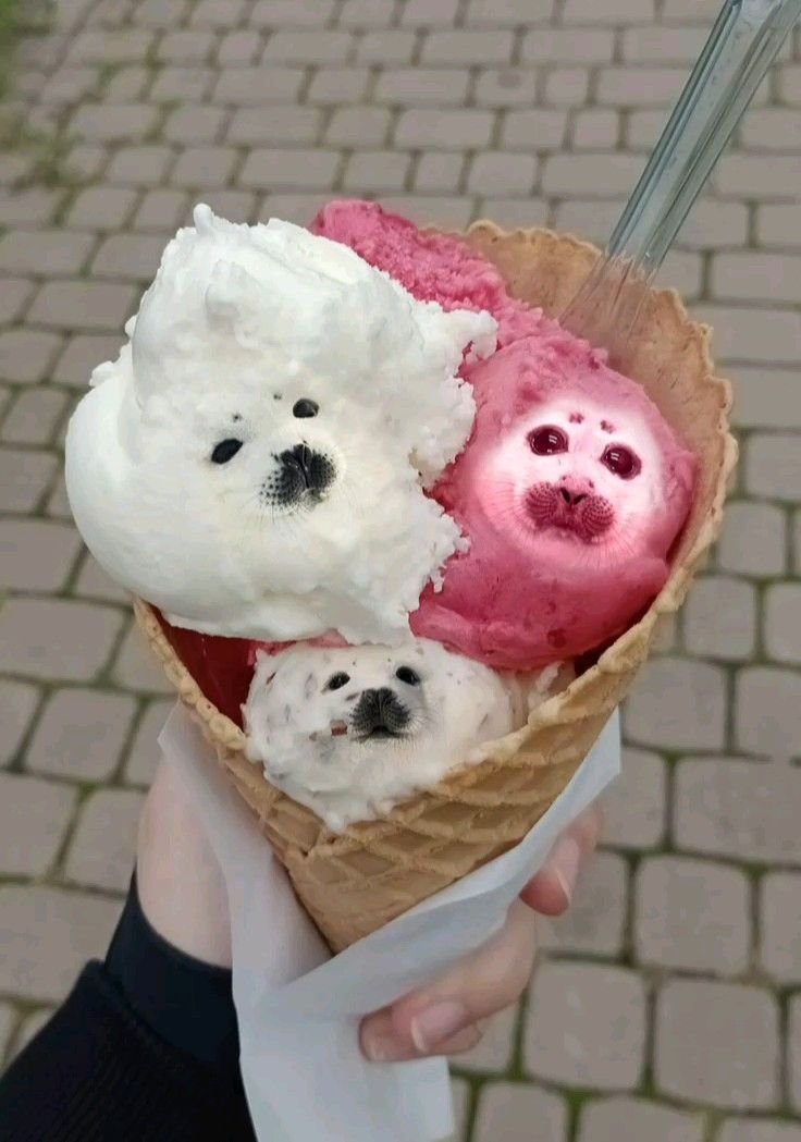 fluffygirlpaws's tweet photo. just eatign some iceccrmeam or whatever https://t.co/3MM43axiwS