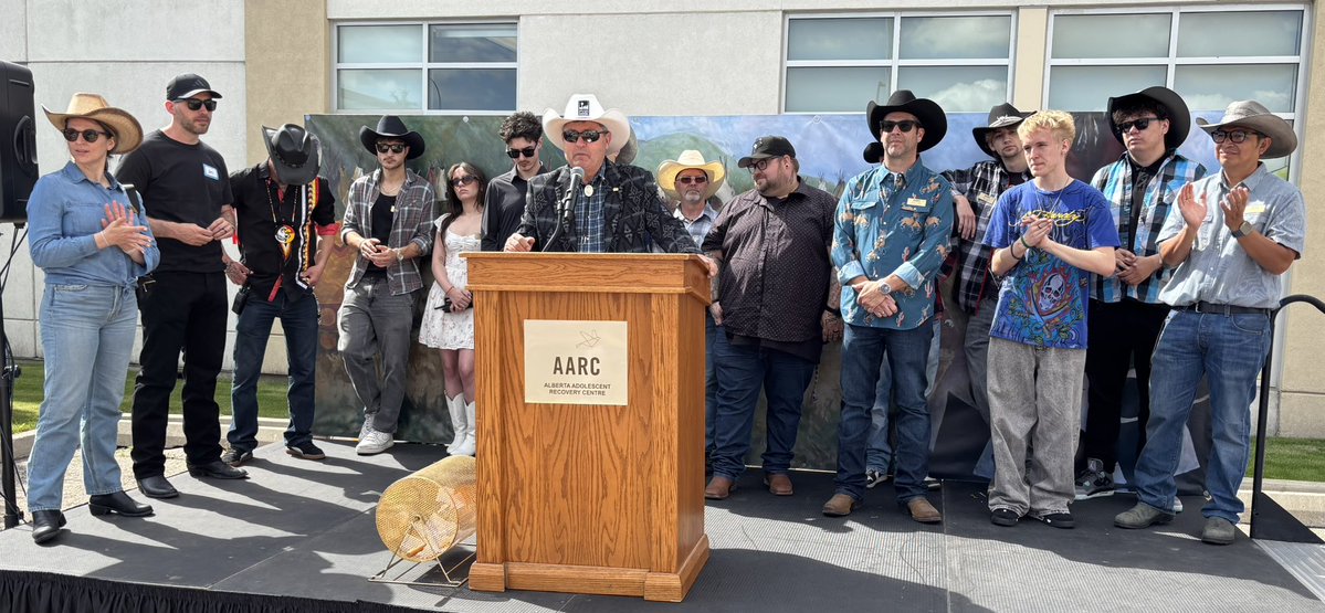 Richard4Alberta's tweet photo. It is always such a pleasure to be at the Alberta Adolescent Recovery Centre.

AARC’s treatment program is designed for youth 12 to 21 who are diagnosed with substance use disorder.

Addiction is a treatable illness and there is always hope.

“Wake up.  Save lives.  Repeat.” https://t.co/cMHtAYQnlW