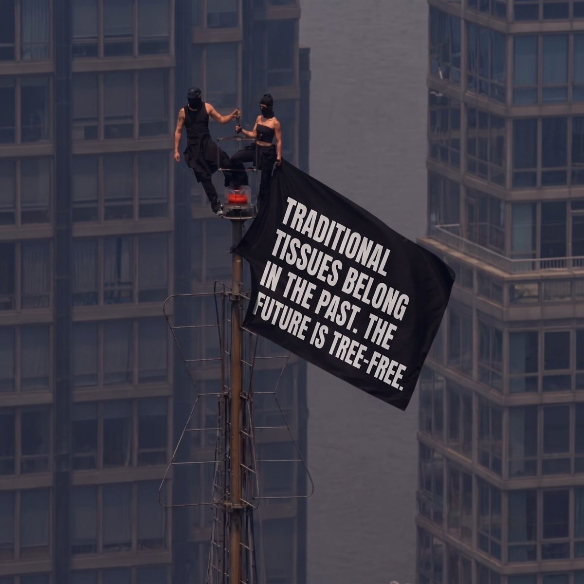 AnzuProducts's tweet photo. Taking your carbon footprint to dangerous new heights? 📉 No thanks.

While some are taking extreme risks on skyscrapers, traditional tissue users are taking an even bigger risk with the planet.

Switch your business to the UAE's 1st commercial bamboo tissue.

#Sustainability https://t.co/TYPbDdol0x