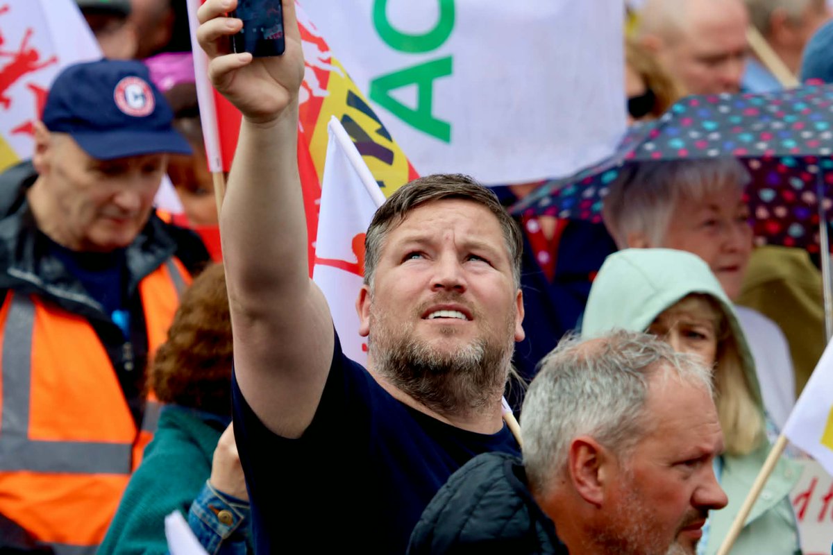 PreciousLifeCom's tweet photo. Irish actor and screenwriter John Connors joined pro-life supporters from across Ireland at the Rally for Life, Liberty & Faith in Belfast yesterday.

Thank you to John and Danielle, for standing alongside those who believe that every life has value and that no mother should have to choose between her future and her child.

Photo Credit Aaron Doherty 

#StandUpForLifeLibertyAndFaith #RallyforLife #WhyWeMarch