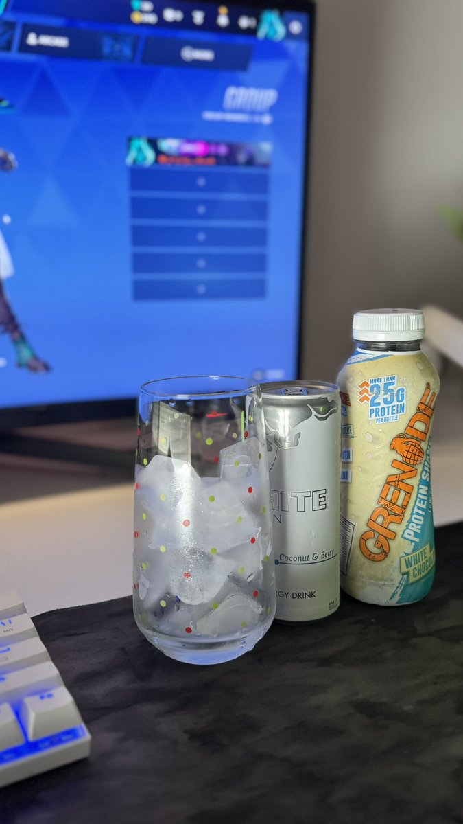 iqwezyy's tweet photo. Redbull+Milk = ⭐️ https://t.co/qgYcEcwqmC