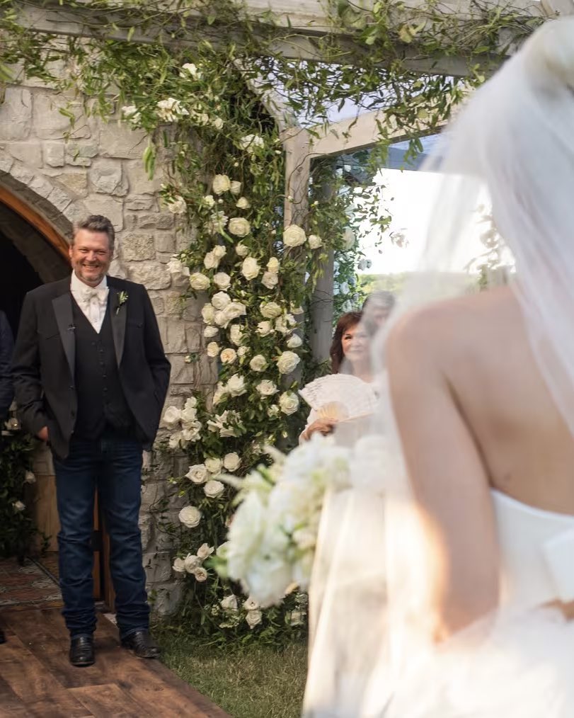 Blake_heritage's tweet photo. 5 years and every day is better than the last... I love you @gwenstefani SHELTON!!!! Happy anniversary my pretty girl!!!! https://t.co/tNiyfOET7e