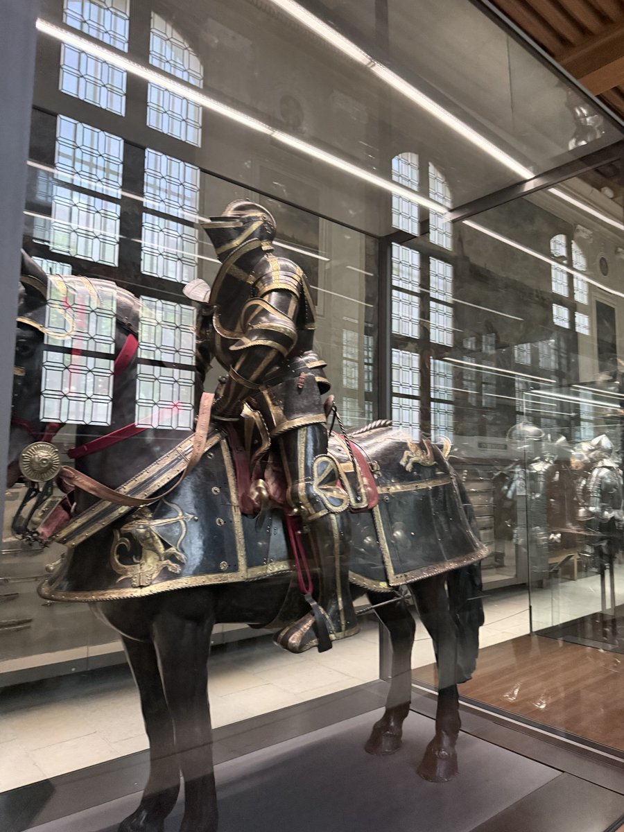 relaxmode74's tweet photo. Musee de L’armee .. yolu Paris e düşen ve askerliğe ve  silahlara  merakı olan herkesin gezemesi gereken bir müze. Nerdeyse 1000 yıllık askeri tarih burada yatıyor. Çok etkileyici. Osmanlı dan da bir çok eser var. https://t.co/BHs6saC2ti
