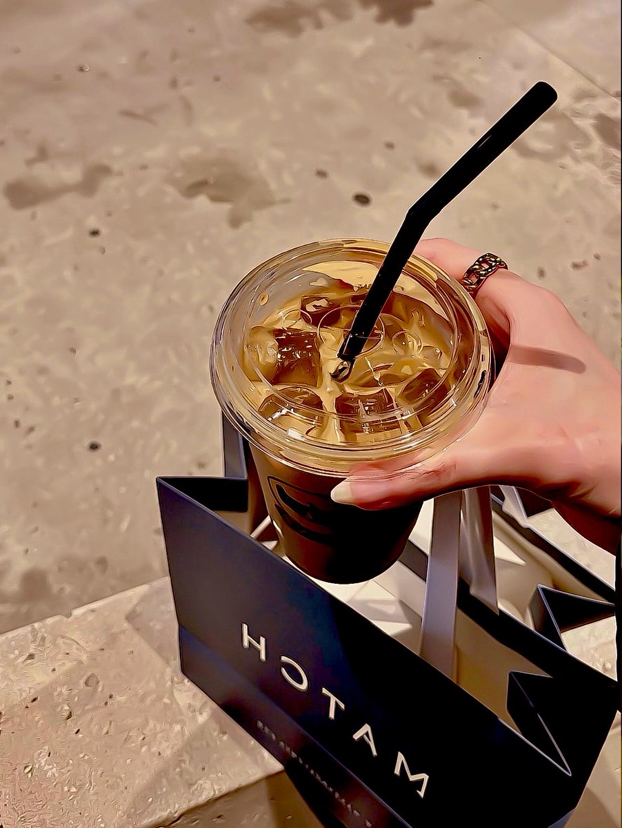 Frozen10010's tweet photo. ☕️🤎✨

"عندما يتفق القلب مع العقل،
تنتهي اللعبة.🎻"

 #رساله_من_القلب_للقلب https://t.co/81wTJxRSy6