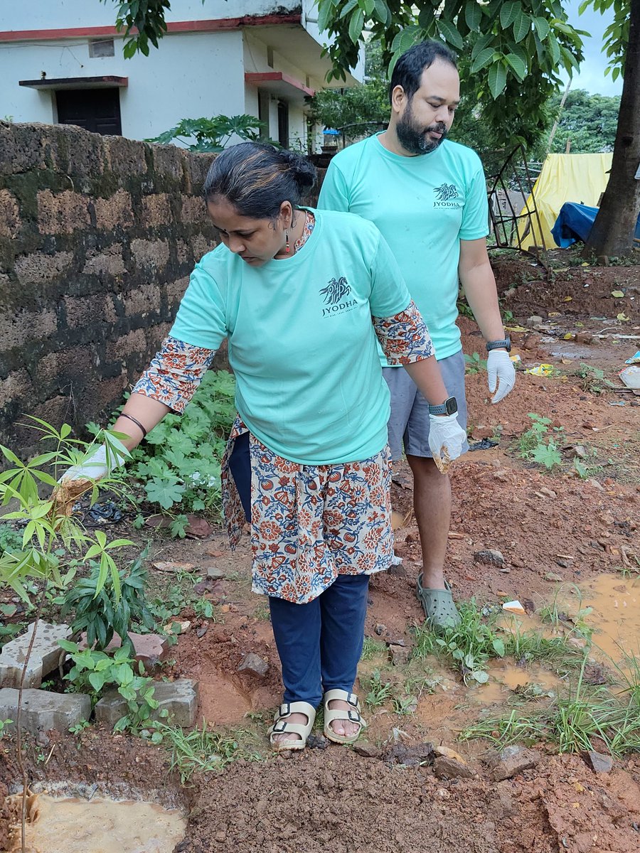 _jyodha's tweet photo. Entrepreneurs are known for creating value.
This Sunday, @NeelimaMishra6 and @janmejay4150 chose to create something for future generations by planting trees with JYODHA. 🌱
The best investment is one that grows with time. 💚
#ସବୁଜଓଡ଼ିଶାସଜୀବଓଡ଼ିଶାସହଭାଗୀଓଡ଼ିଶା #Volunteer_Odisha https://t.co/EuW3d4DhBW