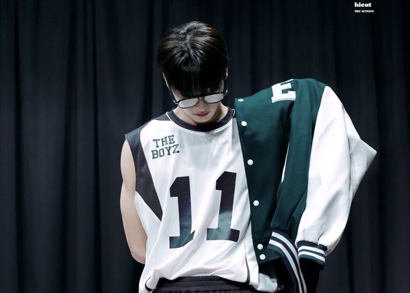 juyeon_jpeg's tweet photo. coolest number 11 https://t.co/V6i59t2KPM