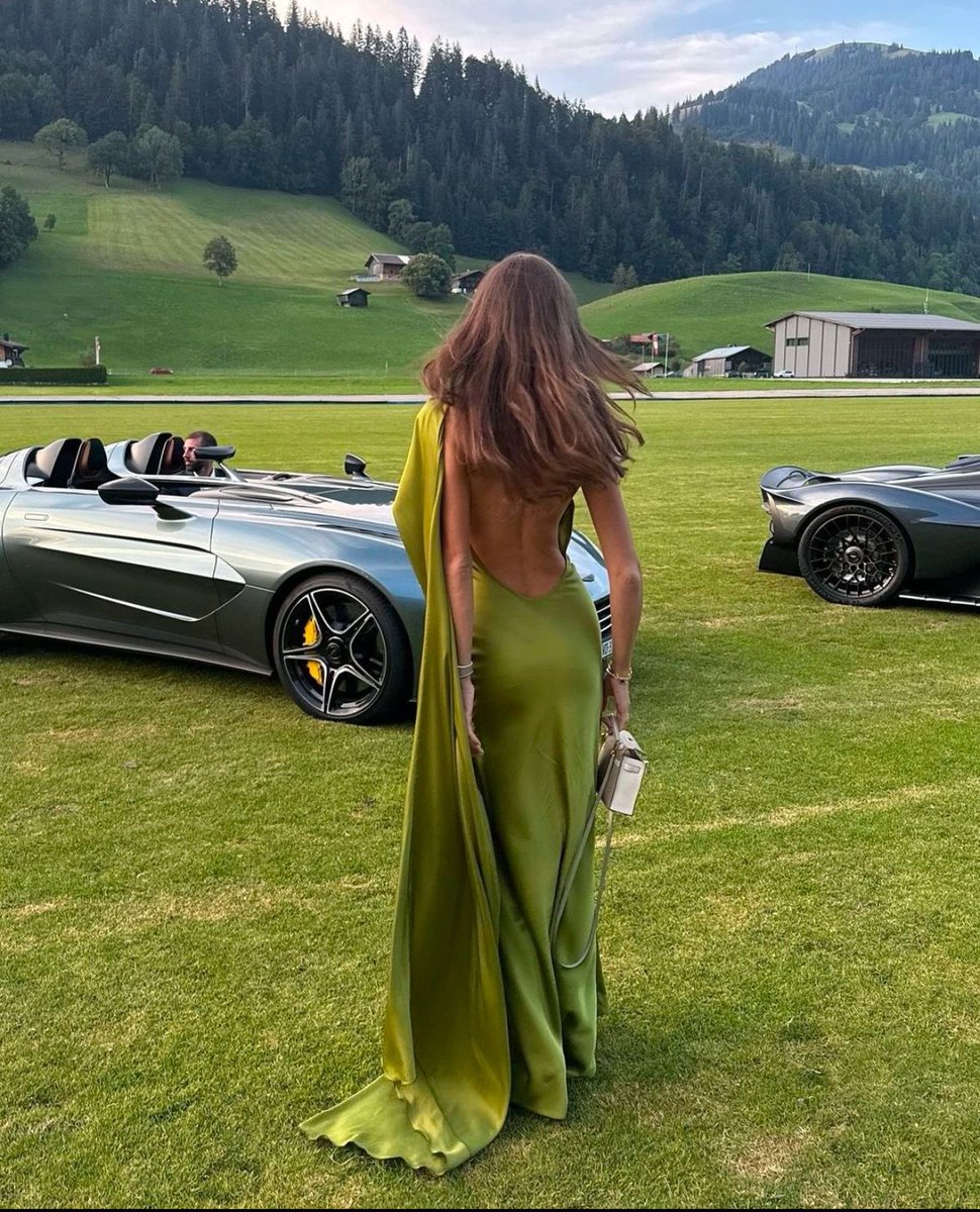 Diorgirlx's tweet photo. obsessed with this dress https://t.co/KyZzQKgAhl