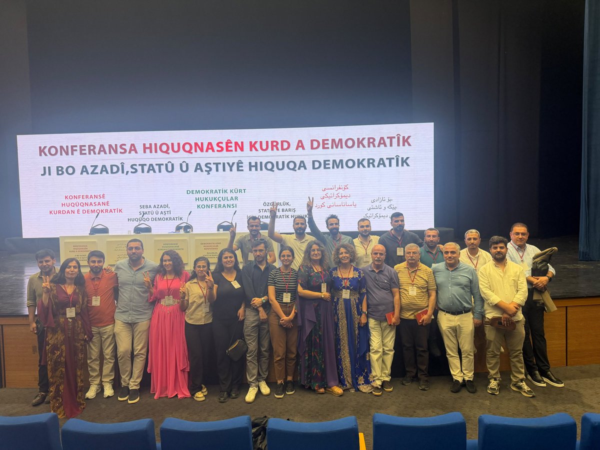 UrfaOhd's tweet photo. Konferansa Hiqûqnasên Kurd a Demokratîk bi dirûşmeya "Ji bo Azadî, Statû û Aşitîyê Hiqûqa Demokratîk" di 4 û 5ên Tirmehê li Amedê pêk hat. Em jî wek Şaxa Rihayê ya KHAyê tevlî Konferansa Hiqûqnasên Kurd a Demokratîk bûn. 

"Ji Bo Azadî, Statû û Aştiyê Hiqûqa Demokratîk"✌🏻 https://t.co/3mFNs2LqCQ