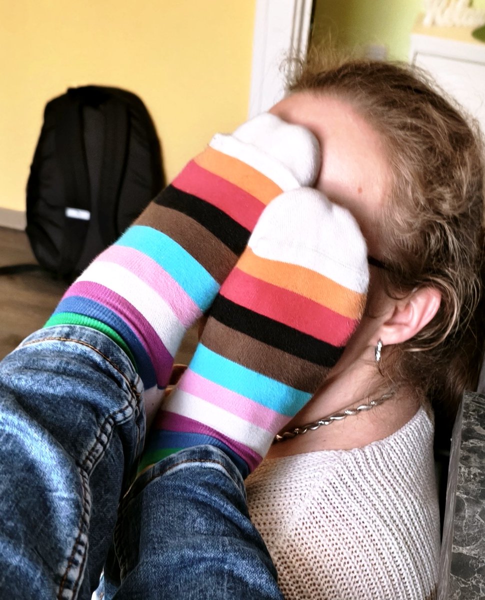 socks_sneakers's tweet photo. Worhsip his stinky striped socks 😍

#socks #socken #buntesocken #colorfulsocks #sockworship #sockenfetisch #socksfetish #stinkysocks #sweatysocks #stripedsocks https://t.co/01WmfqC3jg
