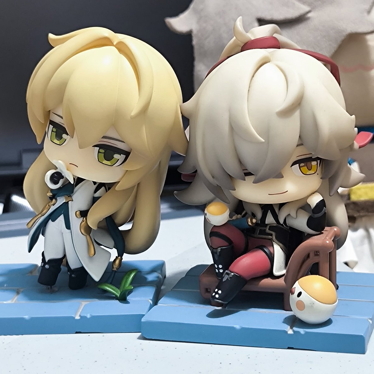 minreta2's tweet photo. My Luocha figure's base came loose but I forgot to fix it until today he falled on Jing Yuan's head. Luckily, Jing Yuan caught him, otherwise he would have fallen to the ground and broken 😂 https://t.co/ULrBYdfU1k