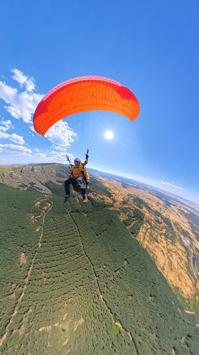 marcdaywalker's tweet photo. Primera vez en parapente, y no será la última
#arcones
#parapente https://t.co/1mWrVnP3f4