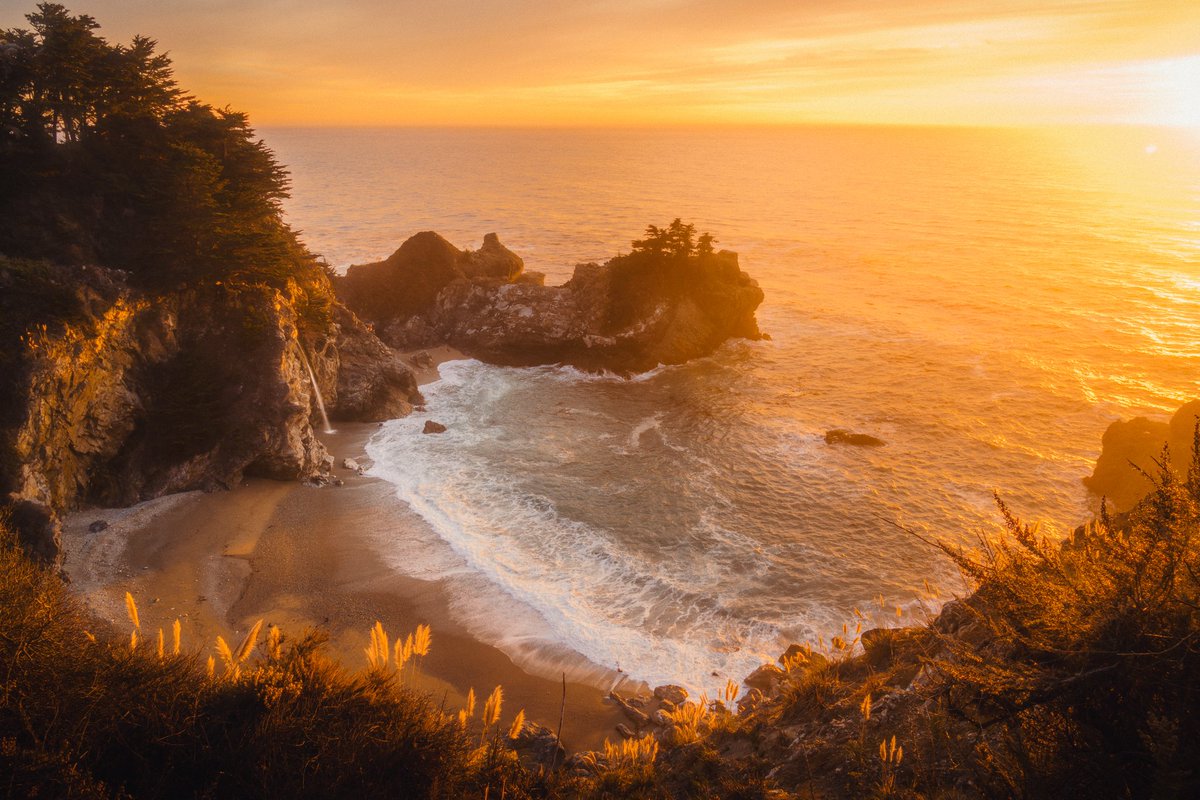 jeffmihaly's tweet photo. Golden Hour on the Pacific Coast https://t.co/yKotvE8cqx