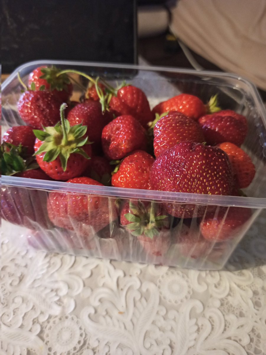 gusevatp's tweet photo. @Alexand05553087 Все-таки не сравнится ни с магазинной, ни с базарной. У своей аромат ароматнее и вкус вкуснее)) https://t.co/0hJqYHTOuc