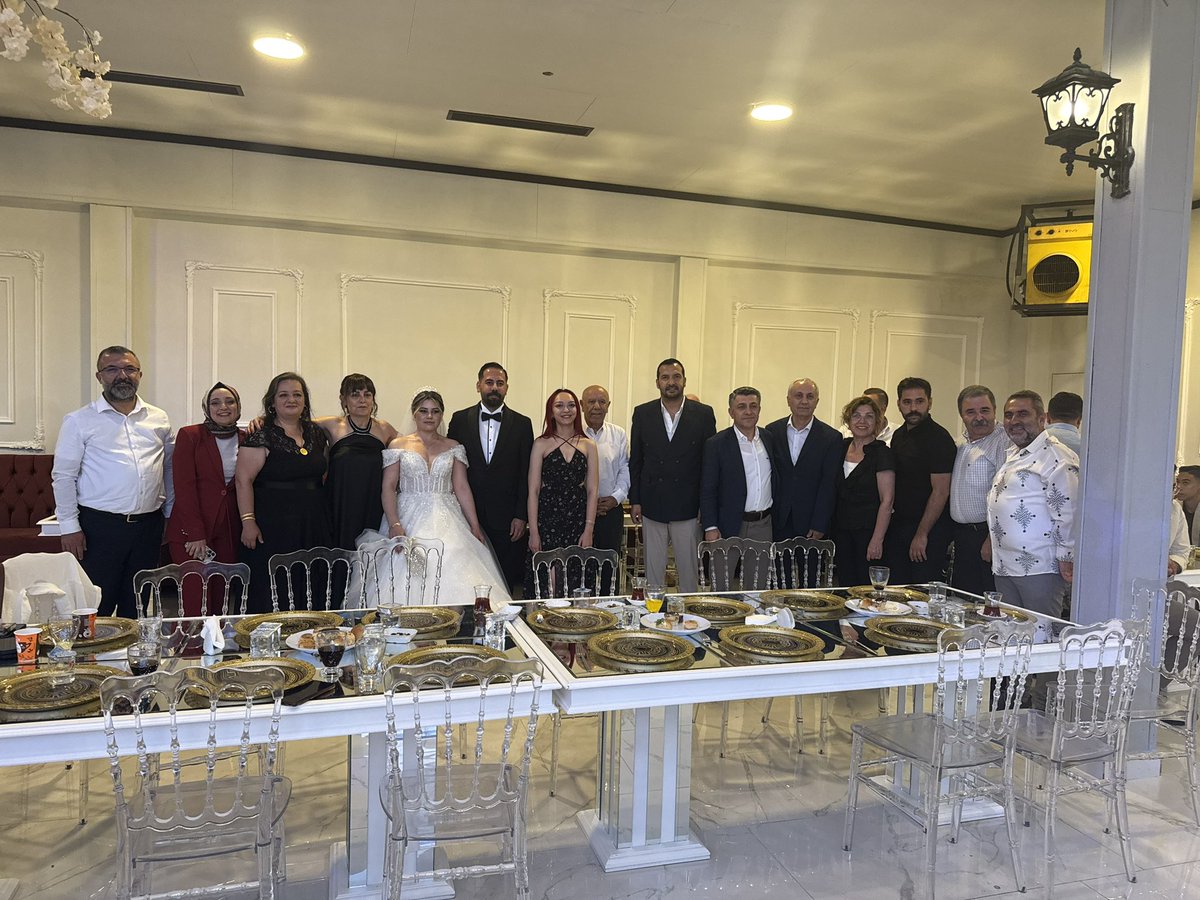 ozgurankaraorg's tweet photo. İl Başkanvekilimiz Sayın Yüksel Işık, Altındağ Gençlik Kolu Başkanımız Sayın Ali Tutuşuk’un düğün merasimine katılarak bu mutlu günlerine eşlik etti.

Ali ve Meltem Tutuşuk çiftini tebrik ediyor, kendilerine ömür boyu sağlık, huzur ve mutluluk diliyoruz. https://t.co/yu6LFA2k3M