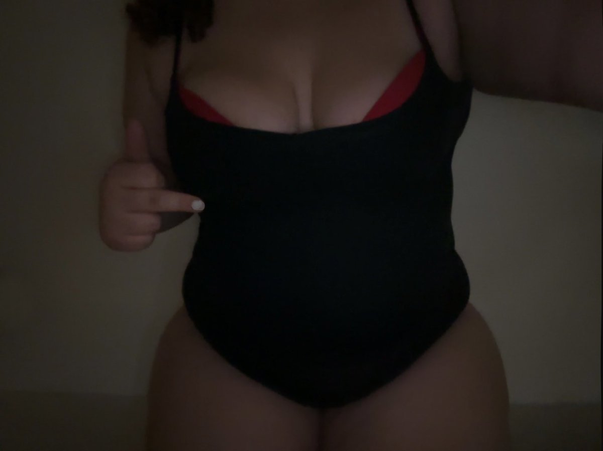 linaa1dom's tweet photo. Je t’ai manqué loser? Laisse moi te rappeler que ta place est à mes pieds. 🐷
#soumis #findom #domi #sub #chien #moneyslave #esclave #brat #porc #pig https://t.co/lD4KgsHvQ8