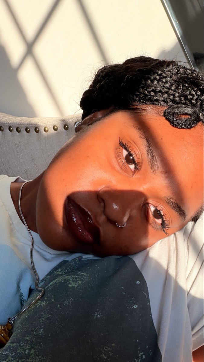 Earthlymoa's tweet photo. My skin is almost there 😩 https://t.co/VhUYCNRE0X