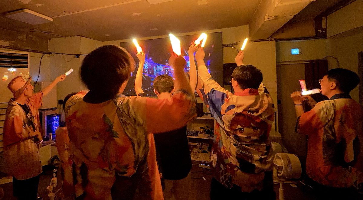 WoneeWani_KFP's tweet photo. #KFP #KiaraBday2026 
Happy Birthday, Tenchou-!! 🎉

Instead of not being able to watch the Bday live together, Korean KFPs gathered yesterday to celebrate your birthday! We made a shrine and cheered with UO drinks for you! And, we watched DtD live together! What a blast time! Our Kami-Oshi Best Idol Kiara! Hope you like it! 🥰

생일 축하해요, 키아라-!! 🧡🧡🧡
