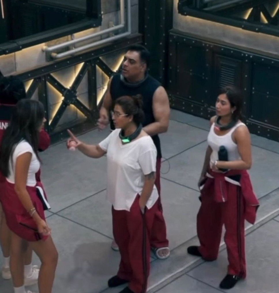 Lana1172378's tweet photo. seated for tomorrow 
akanksha is going to slay and put facts up their faces
#akankshachoudhary #lockupp2 https://t.co/mjbRdok0Q2