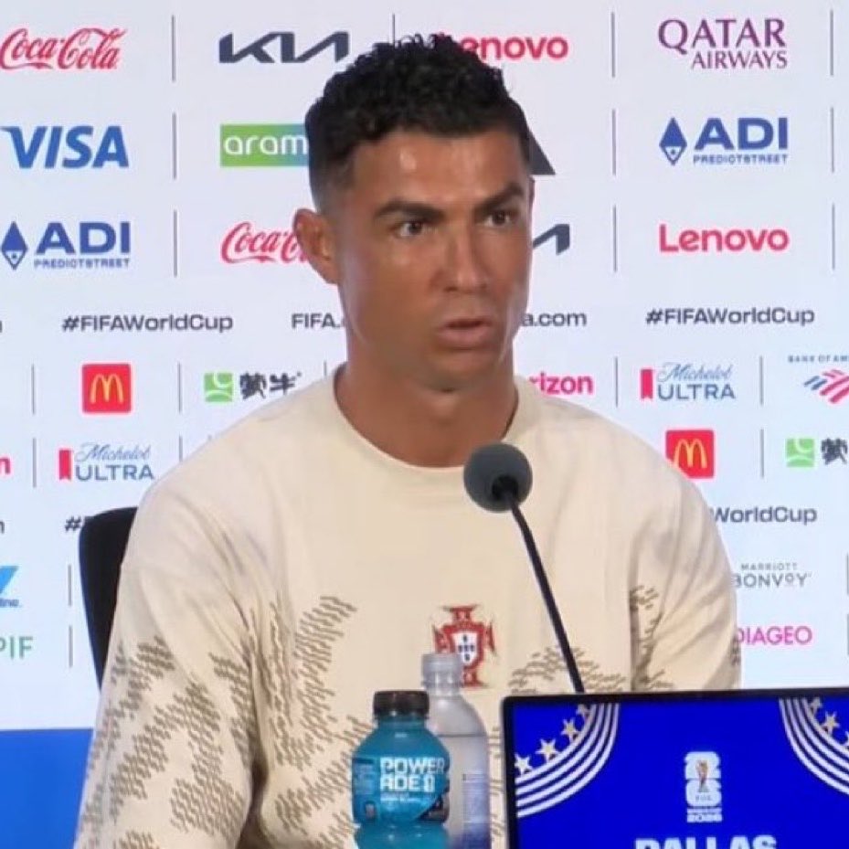 centregoals's tweet photo. 🚨🚨🎙️| Cristiano Ronaldo: “It’s been 23 years and the media still spend their time trying to KILL ME. It’s not worth the time spent.” https://t.co/X4StiOsAAI