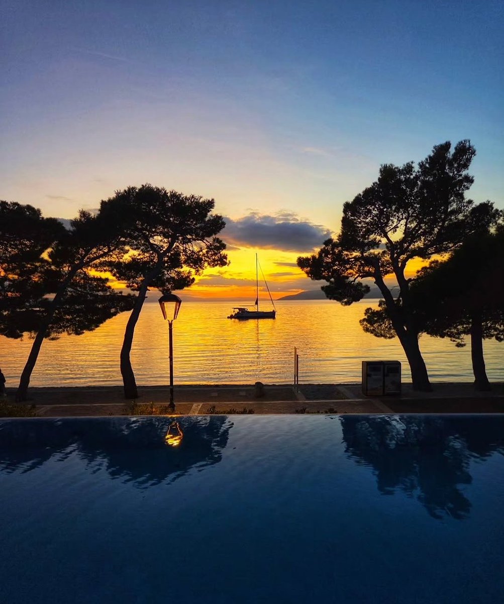 sanjaraic1's tweet photo. The eyes swoon into enough.

#vss365 #swoon #7syllablesentence #photography #sea #sunset https://t.co/XPcSwsC2oe