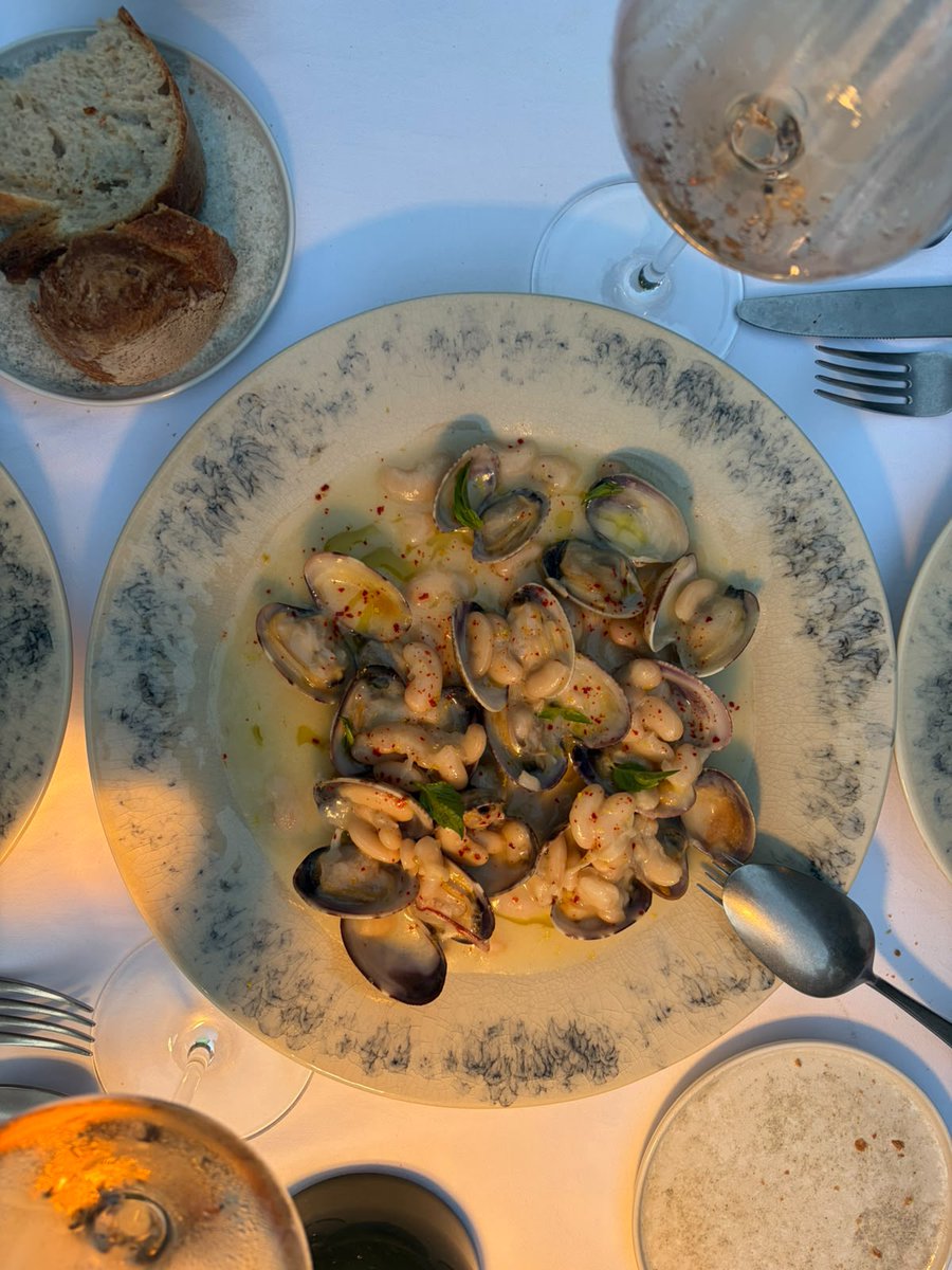 polsa95's tweet photo. Un àpat gloriós per celebrar la vida i tot el que ens queda per viure.

Gràcies per acollir-nos, @marcelmas___ 

🍴 AlKostat del Mar https://t.co/gtebk3HDYH