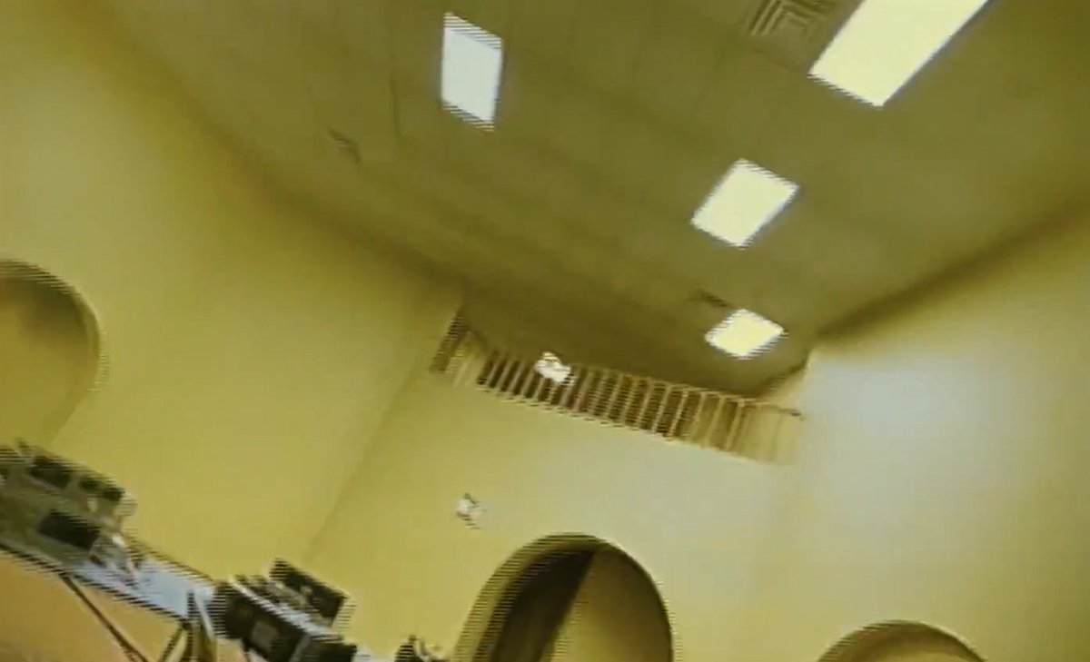 oguiizao's tweet photo. entendo o Kane Parsons ter só 21 anos mas POR QUE DIABOS ele resolveu abandonar o found footage em Backrooms?

mano vc tinha a faca e o queijo na mao e preferiu comer a faca oq diabos vc fez mano NEM PARECE O MESMO FILME que desperdício https://t.co/gxUr5saa1M