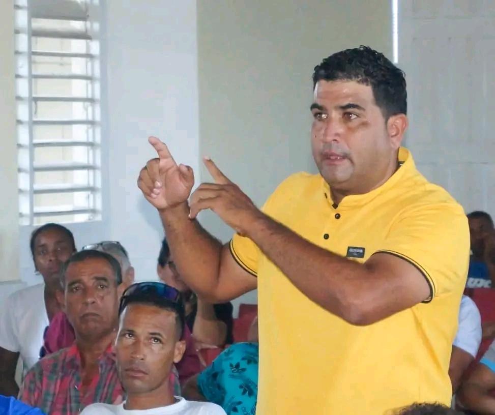 BarceloOrt92635's tweet photo. La vocación humanista de estos valerosos manzanilleros del sector no estatal no tiene límites, Arnaldo y  Yosvany son hombres que inspiran y hacen sin mucho estruendo el bien a los demás y al desarrollo de  #Manzanillo todos los días en #ProvinciaGranma 
#GranmaConmigoCuenta https://t.co/kvSUsUZUl9