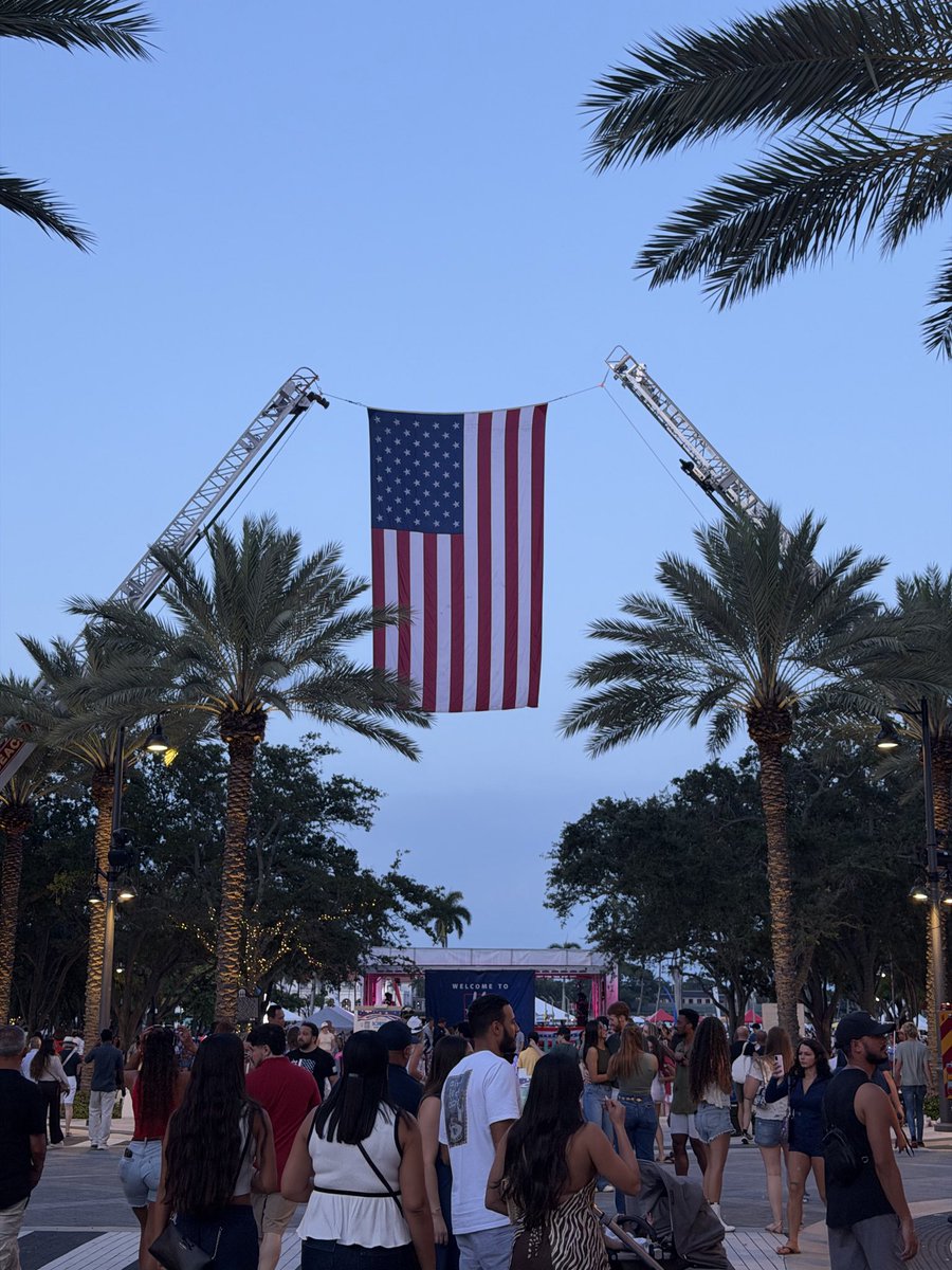 DSADESTROYER's tweet photo. Well thank God Florida got the real Americans of all races , shit was a movie yesterday 💪🏻💪🏻💪🏻💪🏻 https://t.co/kGuYy0V2Fj