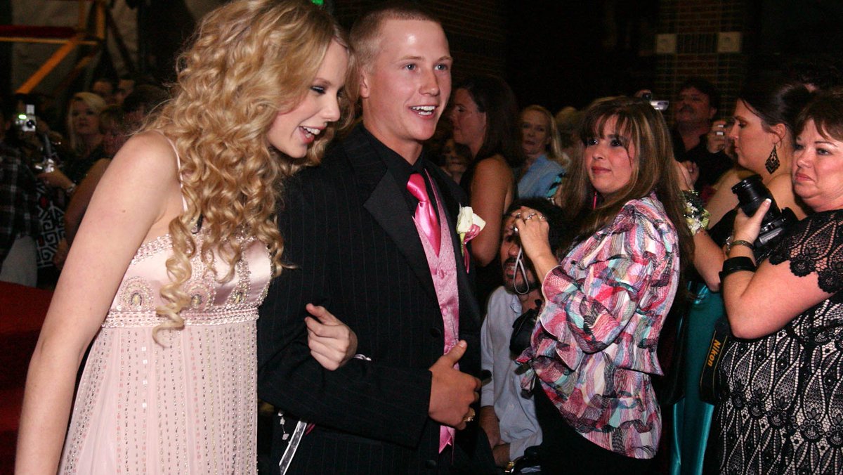 gadsdentimes's tweet photo. When Taylor Swift was 18, she attended a senior prom as the date of a Hillcrest High senior as part of an MTV reality show. https://t.co/CdSuolPttA https://t.co/yzqqmVTU4S