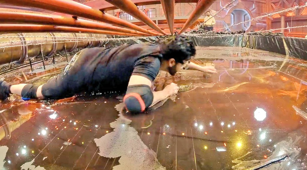 preeranrocks9's tweet photo. Our boy was not well but still he gave his 200% in the task for the sake of his entire #LockUpp team! Kudos to him!! ❤👏 
Our boy truly deserves the love and respect for everything he is doing in the show. No unnecessary drama, no desperation of screentime🙌
#DheerajDhoopar ❤ https://t.co/4OyO4aNFIp