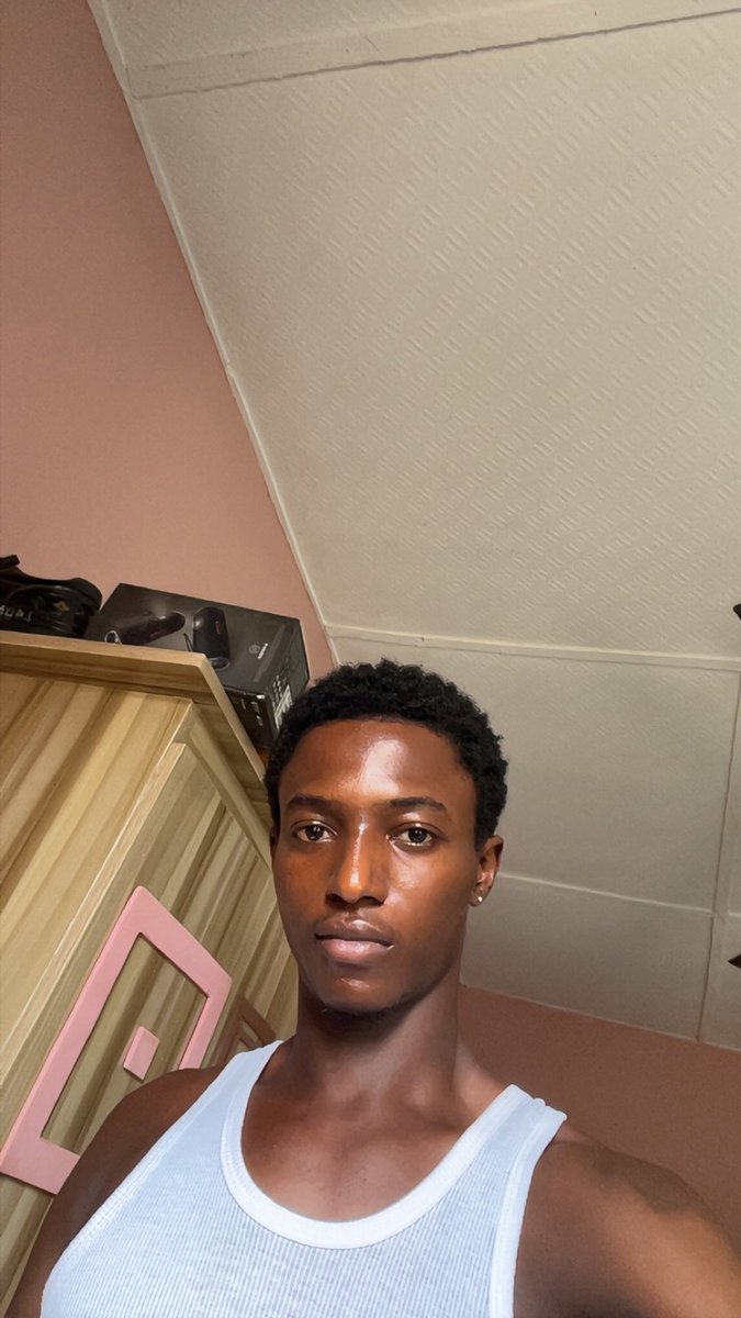 21PETERSSS's tweet photo. New Music Month, I’m happy very very happy ! https://t.co/Nv5GoQMCps