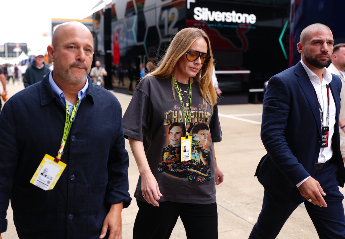 RollingStone's tweet photo. Adele is outside at Great Britain's F1 Grand Prix 🏎️

📸 Getty Images https://t.co/FFvnQcegJx