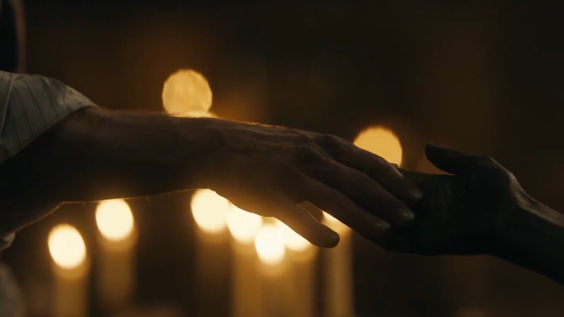 MissSariie's tweet photo. TVL 1x05 vs. The Creation of Adam by Michelangelo 🙂‍↕️ https://t.co/UOnG5lQLnY