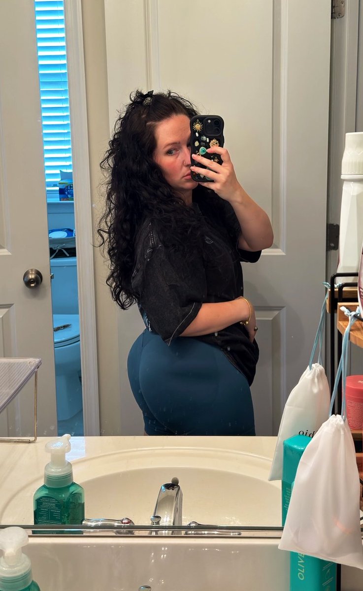 skyesthelimitb's tweet photo. Who doesn’t want a Gym goddess in their life💅🏻👸🏻 https://t.co/I5WCYbIsUN