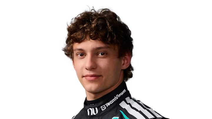 blog_formula1's tweet photo. 🚨 ATENÇÃO 🚨

A diferença entre Kimi Antonelli e George Russell no campeonato caiu para 25 PONTOS!

1. Kimi Antonelli (Mercedes) 179
2. George Russell (Mercedes) 154

Essa diferença já chegou a ser de 68 pontos a favor de Antonelli. https://t.co/fKSqNHrZqm