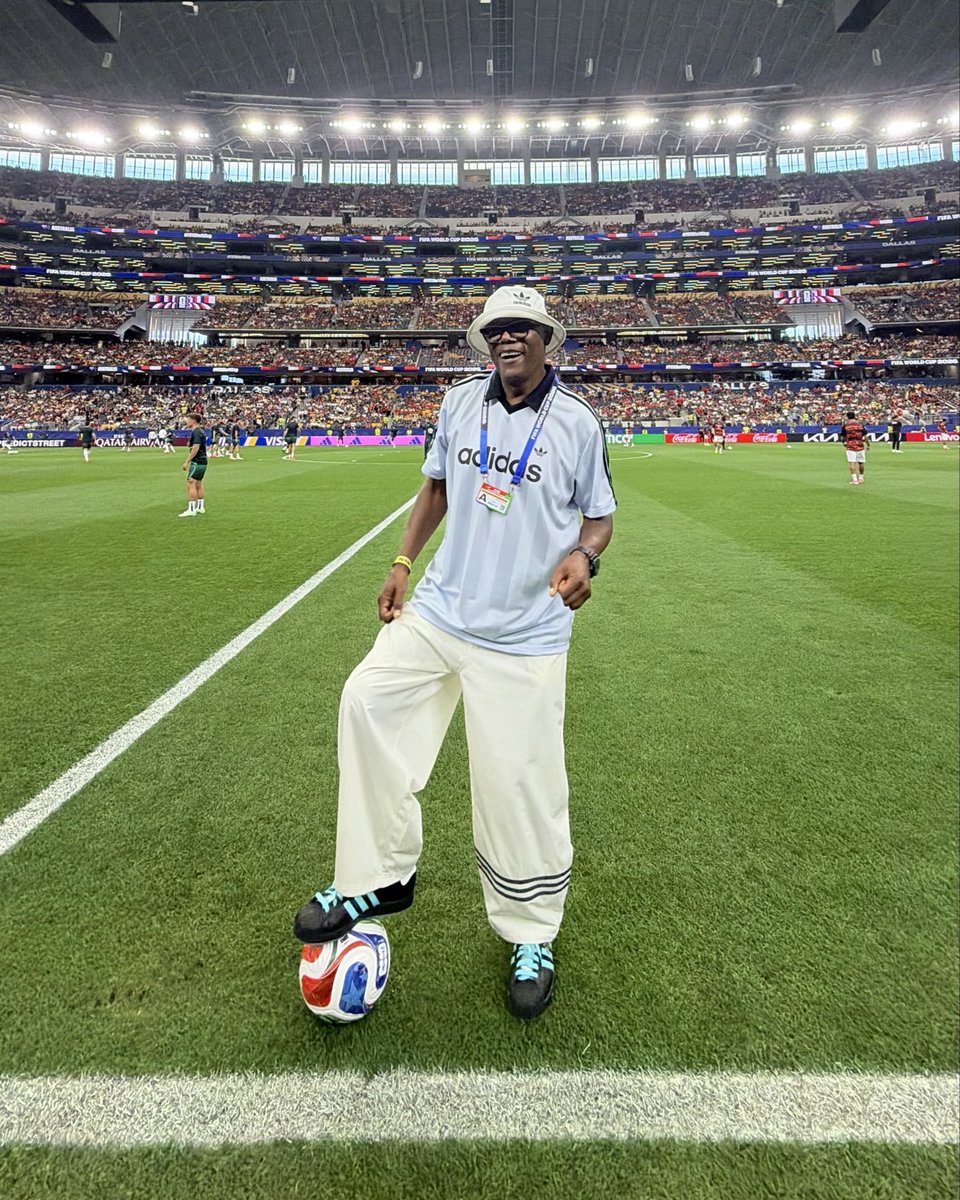 SamuelLJackson's tweet photo. AT THE WORLD CUP‼️⚽️💥
#FIFAWorldCup @FIFAWorldCup @adidas https://t.co/FQFUUtzi4S