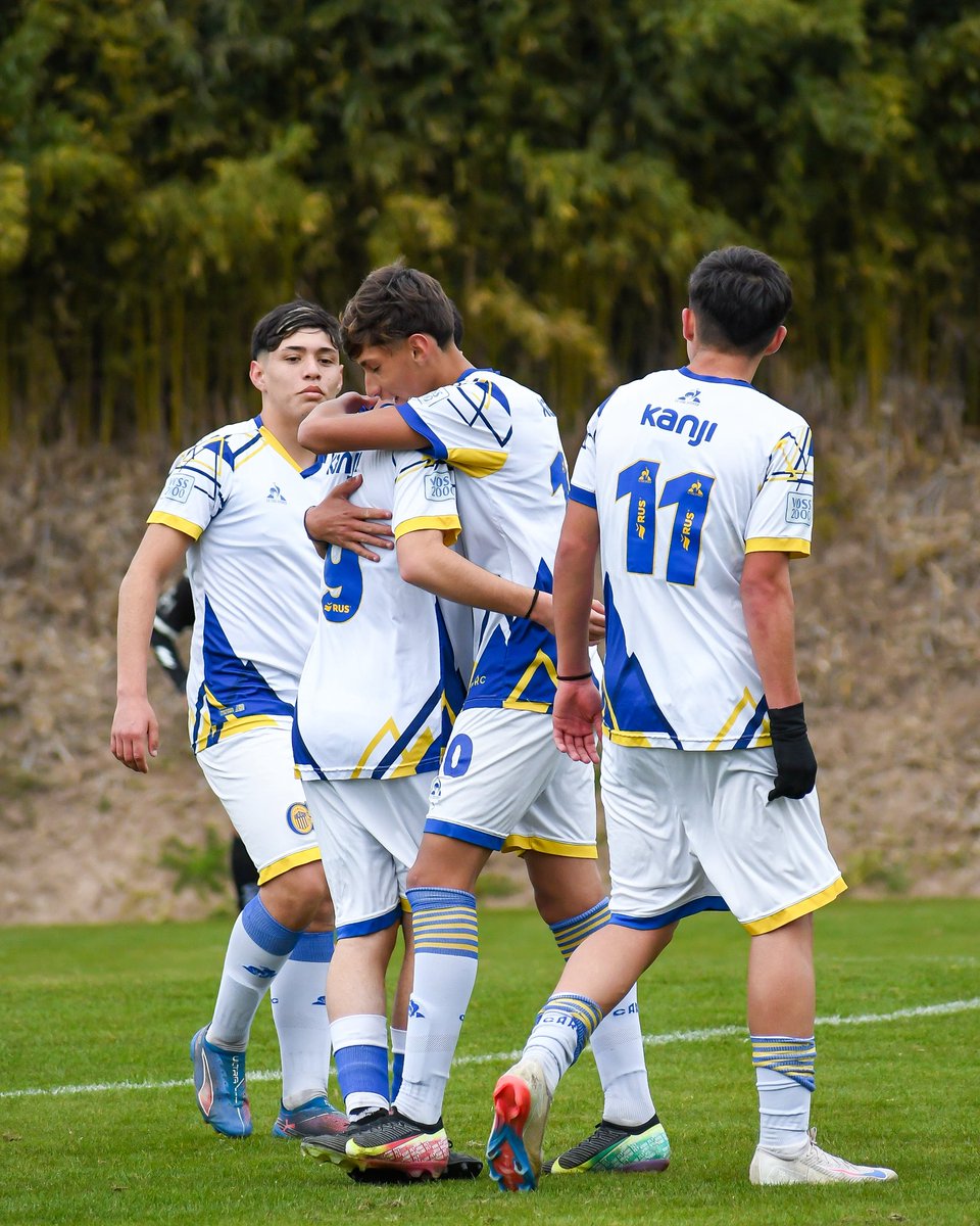 CARCJuveniles's tweet photo. ⚽️🇺🇦 #JuvenilesLPF | ¡Gran jornada ante Aldosivi! 

➡️ El Canalla obtuve 16 puntos frente al Tiburón.

🏟️ Predio Aldosivi

4ta: Aldosivi 1-3 #RosarioCentral (Fausto López, Ignacio Moreno y Juan Pablo Frías)
5ta: Aldosivi 0-2 RosarioCentral (Vicente Pendino x2)
6ta: Aldosivi 1-1 #RosarioCentral (Ilan González)

🏟️ Ciudad Deportiva 

7ma: #RosarioCentral 4-1 Aldosivi (Jonas Dellamea x2, Feliciano Grando y Santino Turchette)
8va: #RosarioCentral 5-0 Aldosivi (Jair Ramírez x2, Thiago Barrios, Renzo Catena y Alejandro Sosa)
9na: #RosarioCentral 3-0 Aldosivi (Benicio Figueroa x2 y Mateo Aguilar)

#VamosLosPibes💪🇺🇦