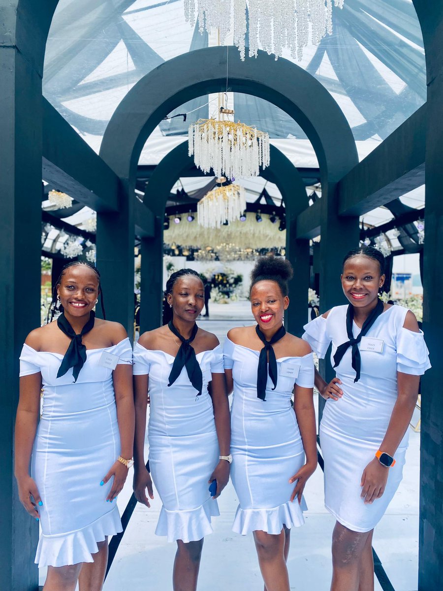 badgal_Ree_ree's tweet photo. At Smize we believe first impressions say a lot; what else says first impressions like a smile♥️ https://t.co/sJpUgXCsux