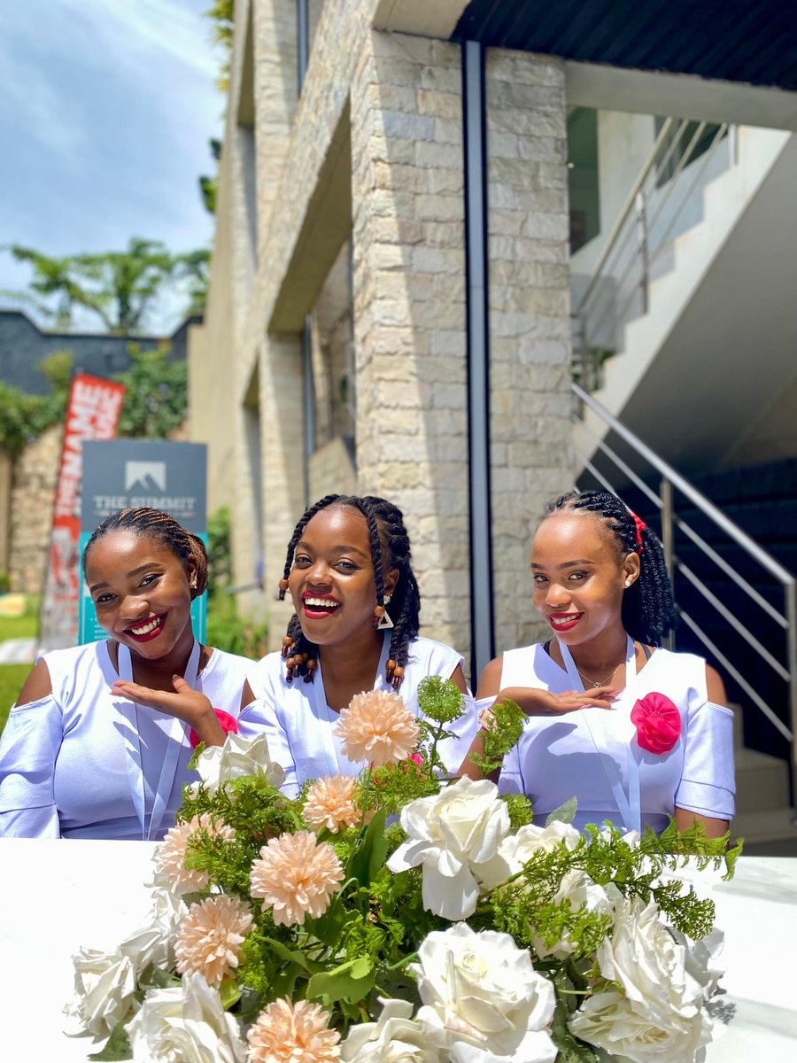 badgal_Ree_ree's tweet photo. At Smize we believe first impressions say a lot; what else says first impressions like a smile♥️ https://t.co/sJpUgXCsux