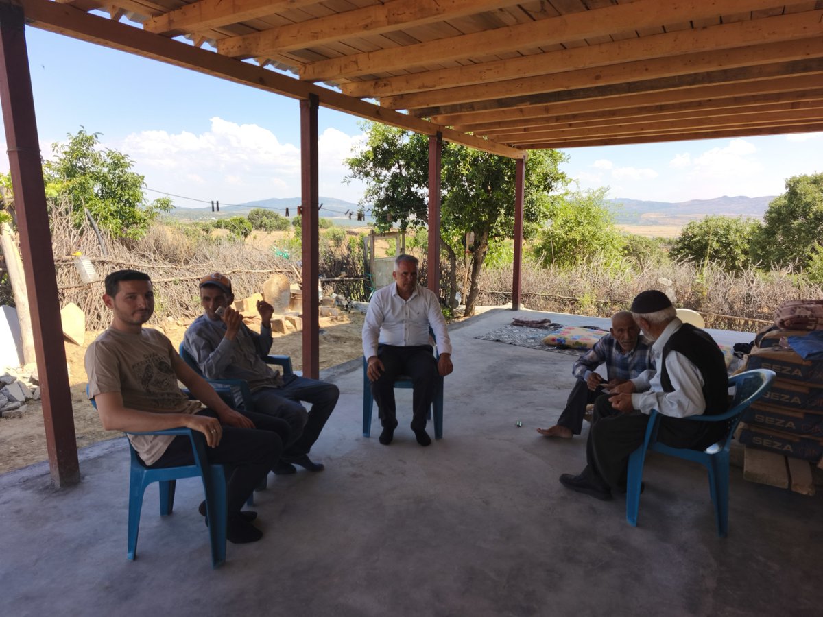 akgencliklice's tweet photo. 📍 KIYI Mahallesi 

İlçe başkanımız Sn. İsmail DEMİR, Gençlik Kolları Başkanımız Sn.Ahmet GÖRMEZ ve yönetim kurulu ile birlikte #KIYI mahallesinde ikamet eden #DONAT ailesini evinde ziyaret ettik. 

Misafirperverliklerinden dolayı teşekkür ederiz.
 #AkGenclik #Lice https://t.co/zhbZY2oYCA