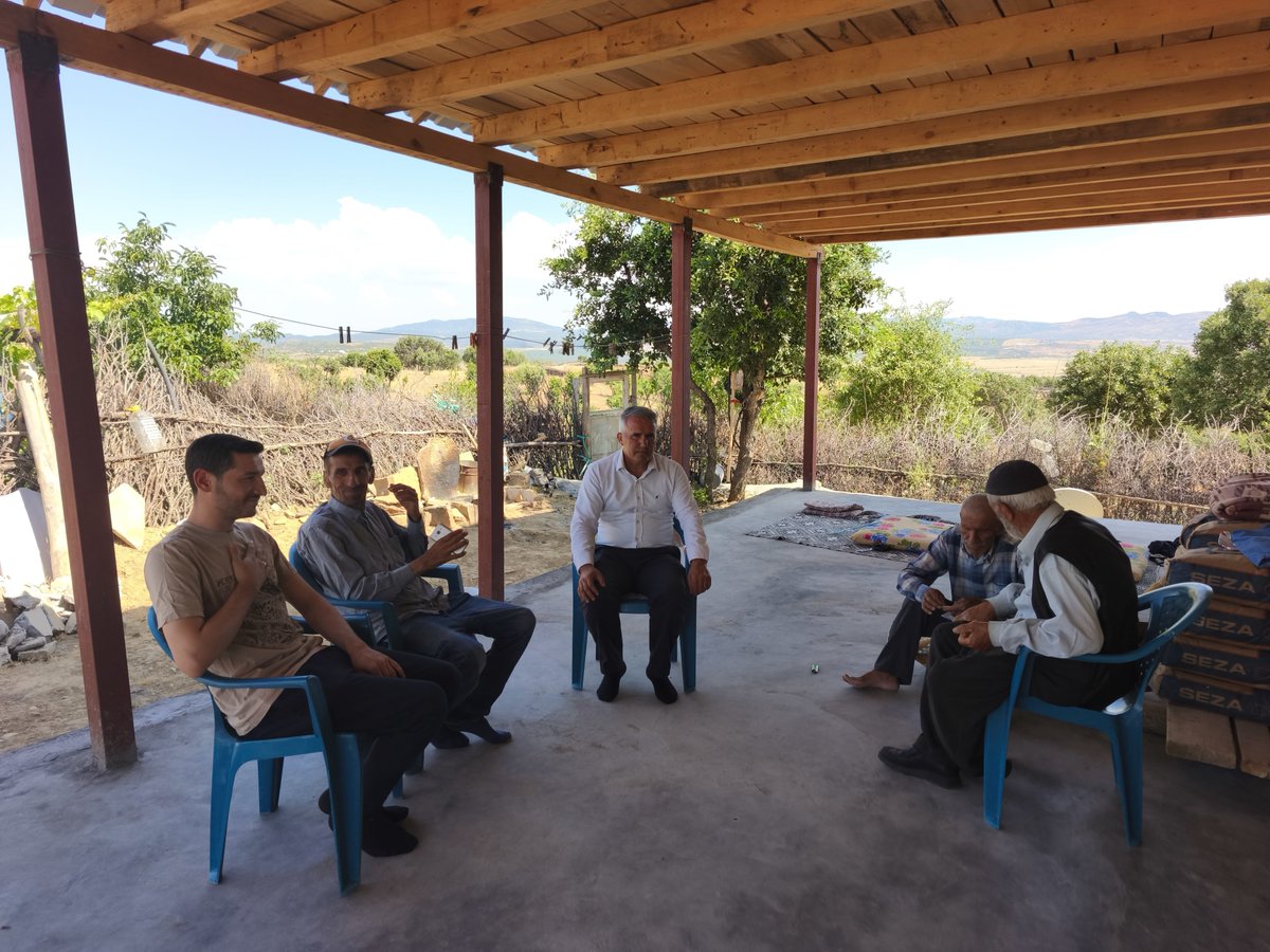 akgencliklice's tweet photo. 📍 KIYI Mahallesi 

İlçe başkanımız Sn. İsmail DEMİR, Gençlik Kolları Başkanımız Sn.Ahmet GÖRMEZ ve yönetim kurulu ile birlikte #KIYI mahallesinde ikamet eden #DONAT ailesini evinde ziyaret ettik. 

Misafirperverliklerinden dolayı teşekkür ederiz.
 #AkGenclik #Lice https://t.co/zhbZY2oYCA