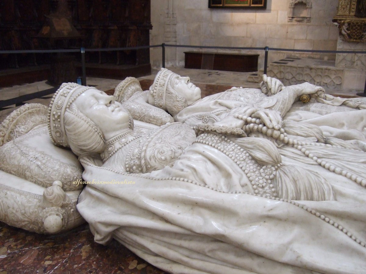 AlfonsoBoix's tweet photo. La tumba de don Pedro Fernández de Velasco y su esposa doña Mencía de Mendoza en la #capilladelcondestable de la #catedraldeburgos tiene un nivel de detalle casi fotográfico. Si visitáis la "caput Castellae" este verano, no os marchéis sin visitarla.
#burgos
#burgosespaña https://t.co/D6ggQ1pBEj