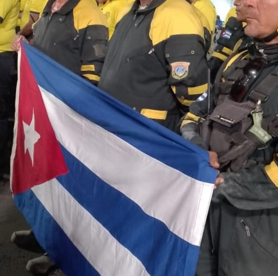 MisaelSNTC's tweet photo. Brigada  de rescatistas  demostrando el profesionalismo en las zonas afectadas por los sismos en #Venezuela, cuyo Gobierno le otorgó la medalla "Héroes y Heroínas de Venezuela" en reconocimiento a su entrega y valentía. https://t.co/5aMAyEnBS1