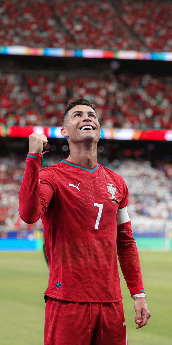 realmilgrauu's tweet photo. Jornalista: Cris sobre Ganhar a Copa do Mundo?

Cristiano: “Agradeço a Deus pela minha vida, se eu ganhar, continuarei sendo Cristiano, e se eu não ganhar, continuarei sendo Cristiano." https://t.co/eEXxSaNfES