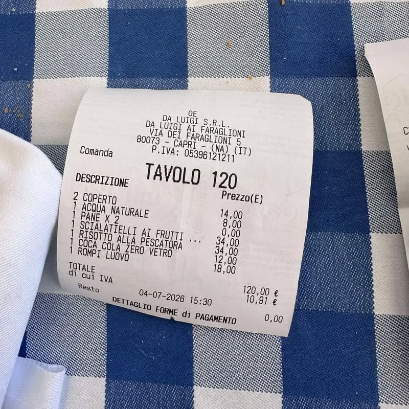 MarcelloCresce2's tweet photo. Se uno vuole spendere poco cè il bar sotto casa mia. Se vai a Capri paga e stai zitto. https://t.co/Fxh2npOnXD