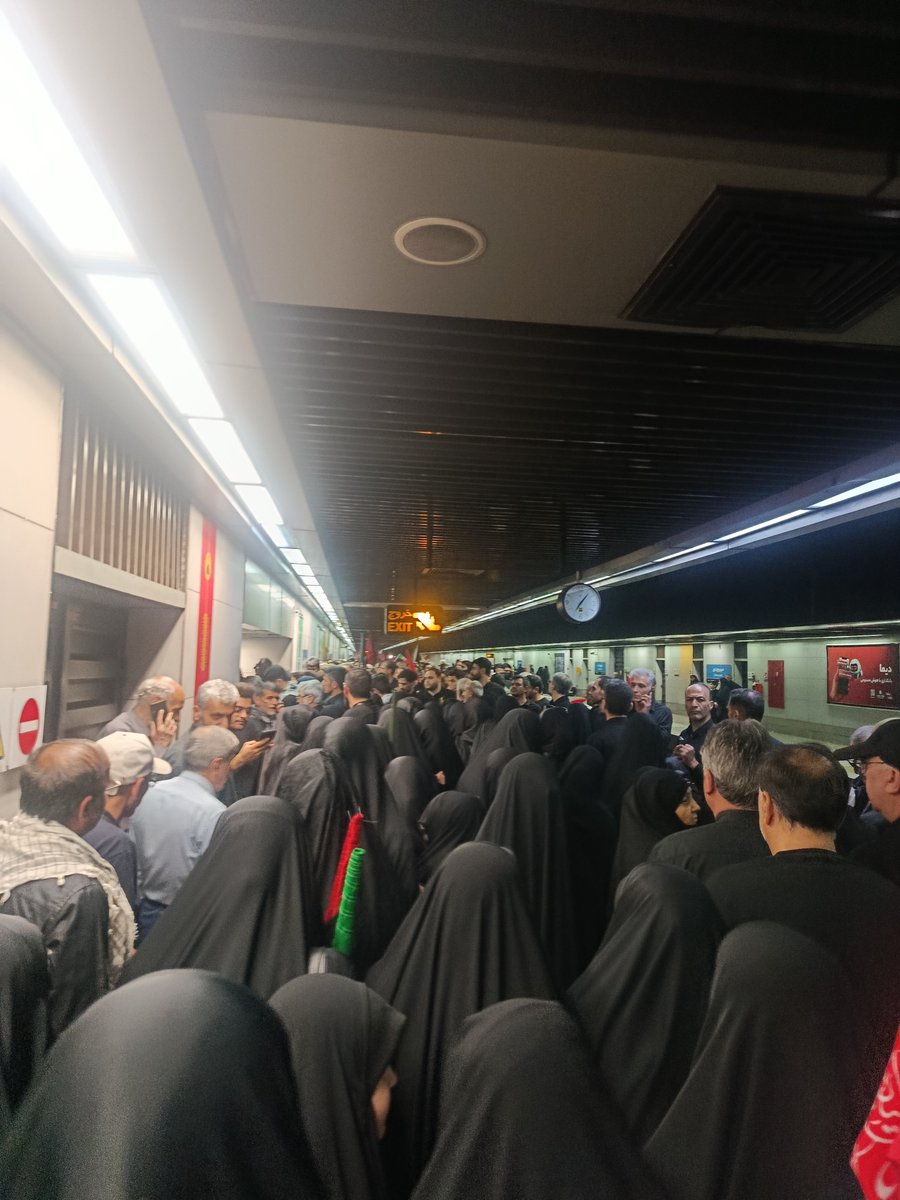 AzadehSch's tweet photo. با پخلوی سوز ترین حالت تهران چه کنیم؟ 

#حی_علی_التهران https://t.co/wUmET9132u