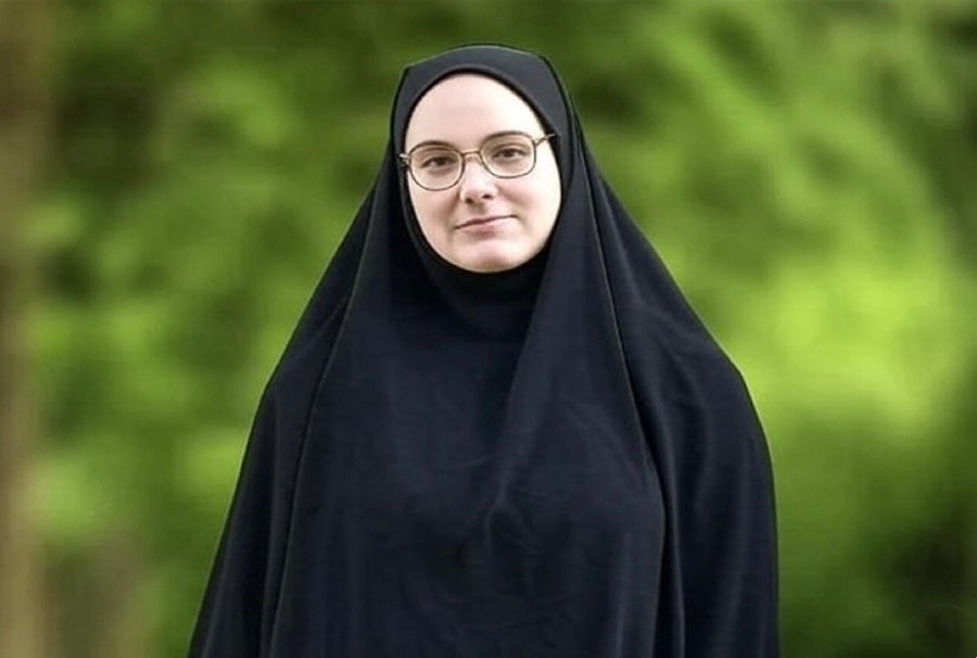 isaacrrr7's tweet photo. Mujer francesa (25) se casa con hombre musulmán y vive una pesadilla bajo la Sharia: "Me aisló, me golpeó y me trató como su esclava." https://t.co/Fn6IxHccXQ
