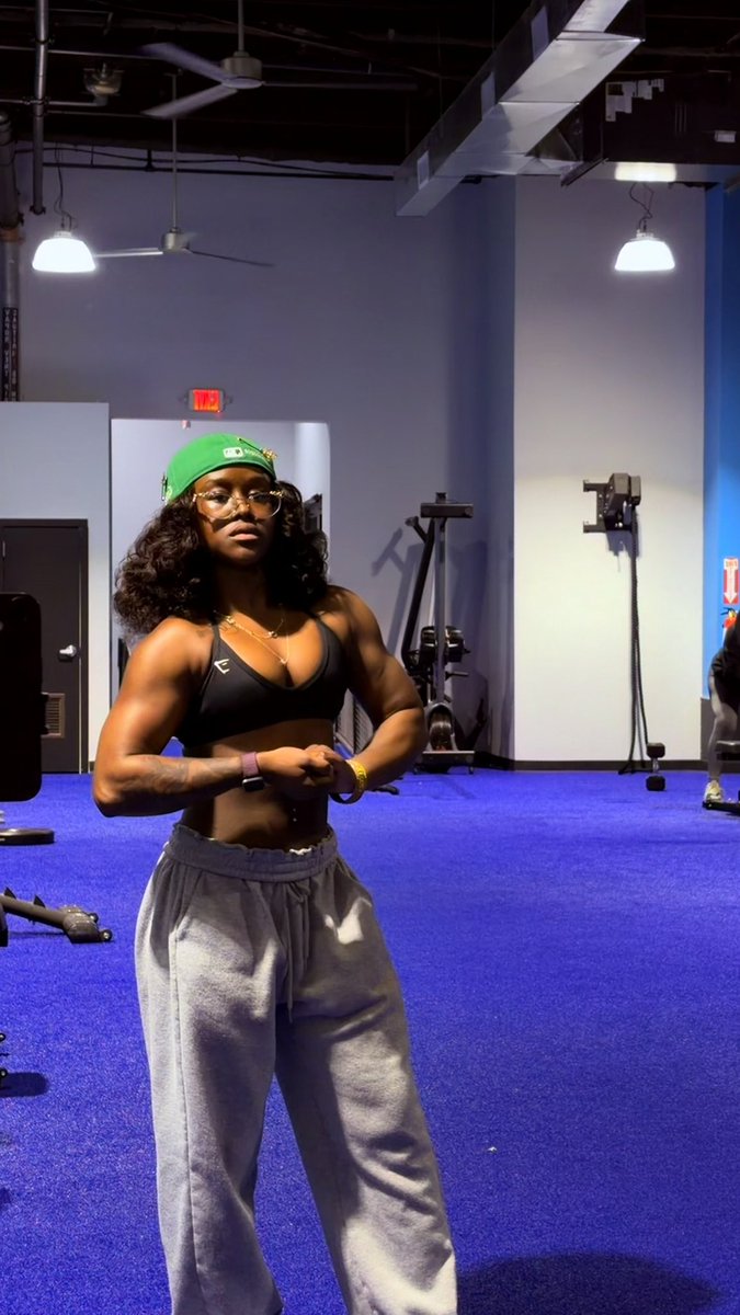 caiabbie's tweet photo. recent gym flics 🙇🏾‍♀️🙇🏾‍♀️ #Gym #Gymrat #gymshark #fitness https://t.co/VBudD4UwHm