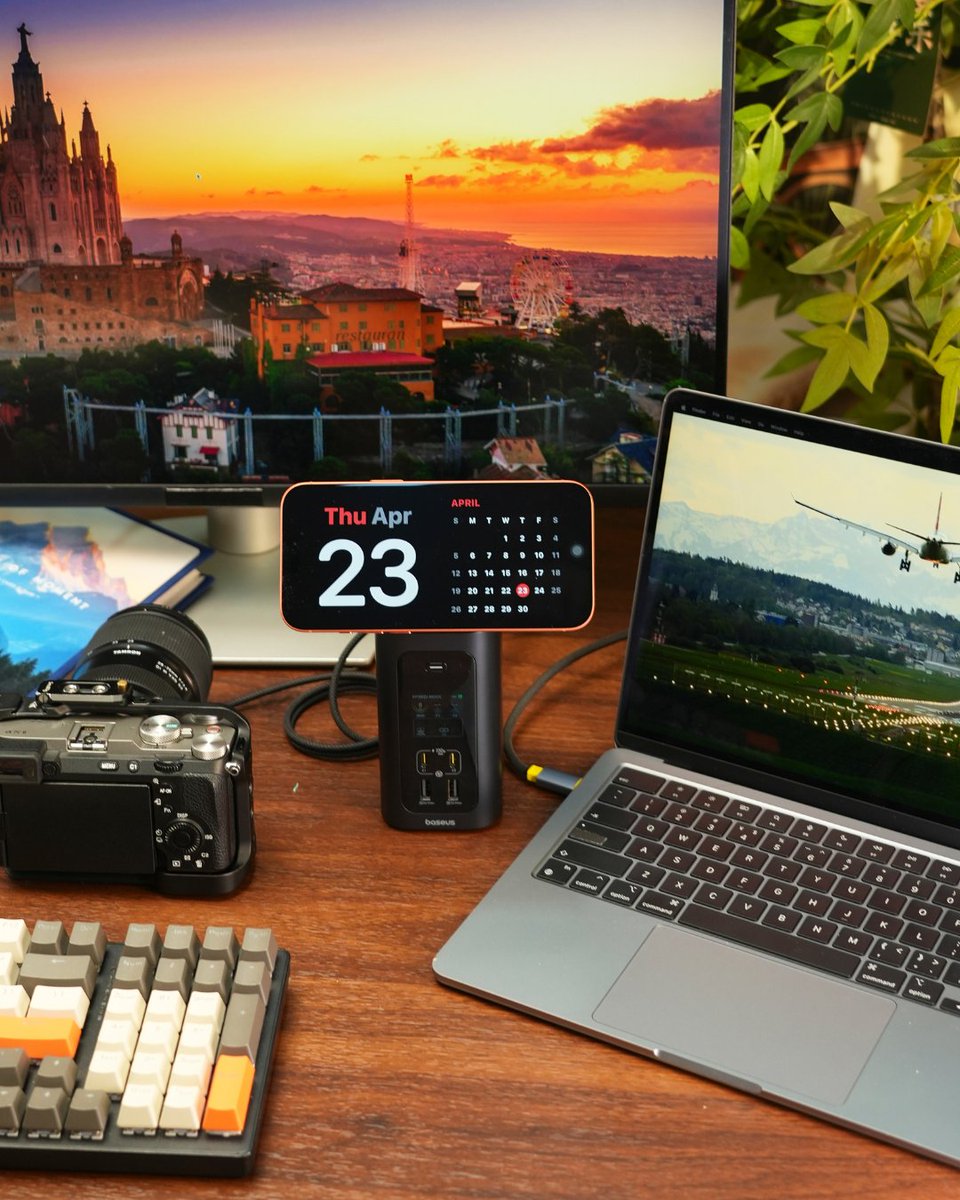 Baseus_Global's tweet photo. There’s a small happiness in a desk that feels alive.🌿⚡

Leaves in the corner.
Light on the screen.
Everything plugged in without ruining the mood.

#BaseusSpacemate RD1 Pro 15-in-1 (WIN) Docking Station
🔗 https://t.co/z0RZqWi5Nr

#baseus #dockingstation #minimaldesksetups #homeoffice #techessentials