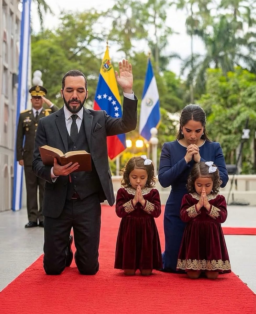 George02070207's tweet photo. El pueblo salvadoreño supo elegir muy bien a su presidente.
Que el Señor, nuestro Creador, lo bendiga y también a su hermosa familia. https://t.co/vK6cKUzjIm